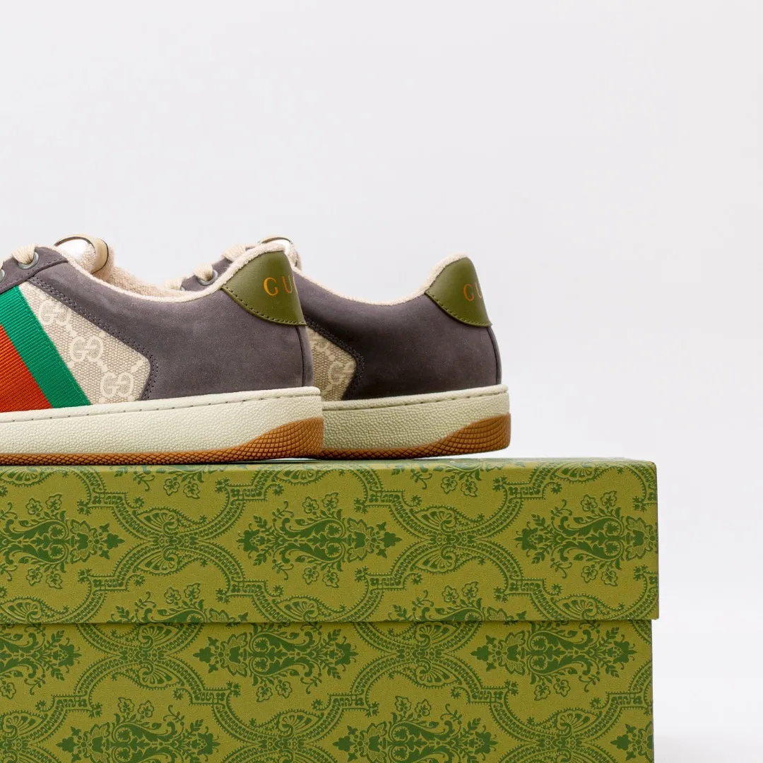 Factory price 580 [Higher version] GUCCI casual sports distressed small dirty shoes, polished cowhide fabric, hand-made distressed effect!  Original terry cloth, delicate, soft, comfortable and breathable. Privately molded steel-stamped two-color original TPU outsole (lower layer is wider, upper layer is narrower) to differentiate the wrong version of the outsole in the market. Fabric, material, outsole, detail comparison SIZE: 34-41, 38-45 regular size (women's 34, 41, men's 38, 45 customized, non-returnable and non-exchangeable) (women's colors and men's models need to be customized)